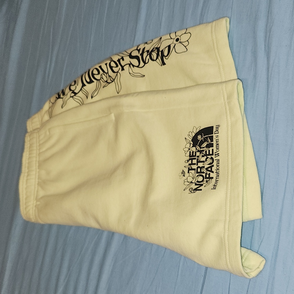 The North Face Shorts International Women's Day - We Never Stop